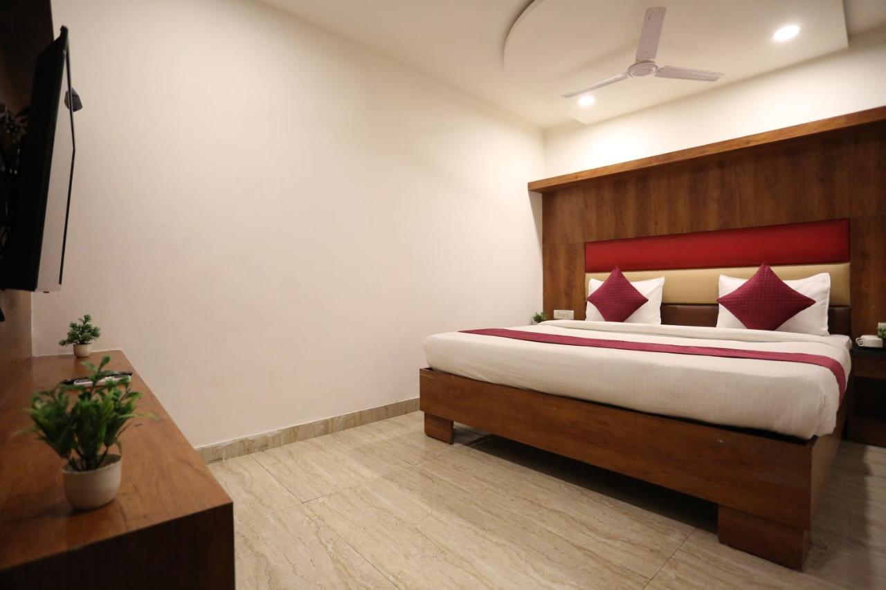 Hotel Sm Suits Near Delhi Airport-Unit By Grand Urban Luxury Nuova Delhi Esterno foto