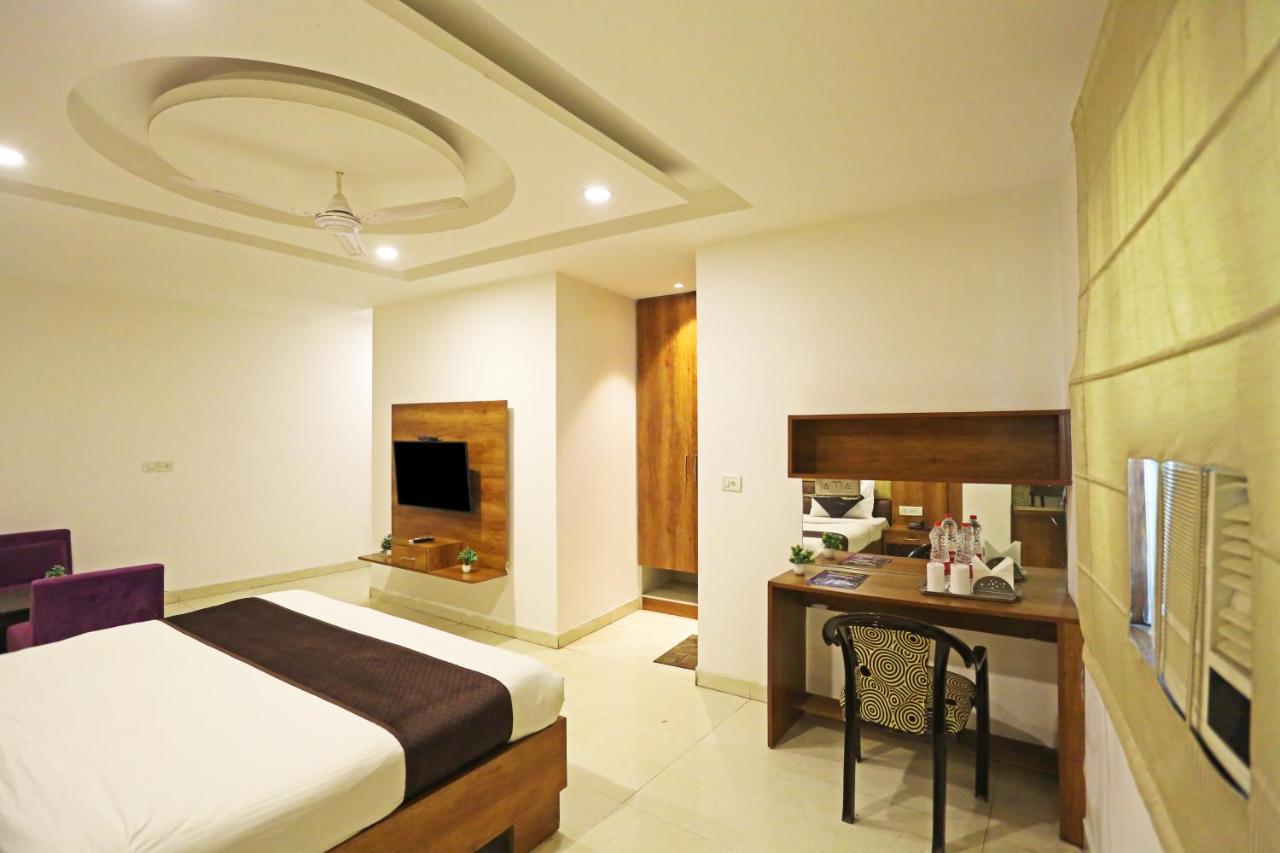 Hotel Sm Suits Near Delhi Airport-Unit By Grand Urban Luxury Nuova Delhi Esterno foto