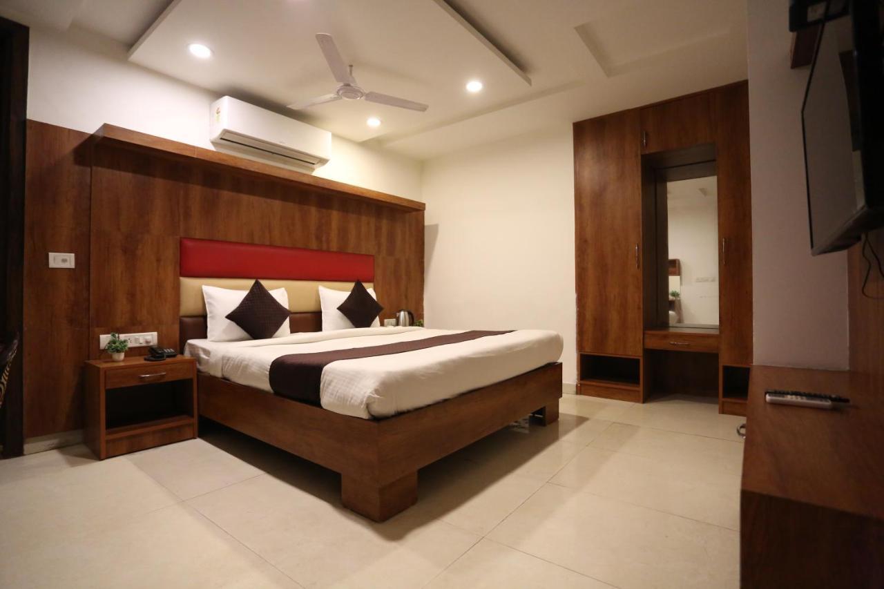 Hotel Sm Suits Near Delhi Airport-Unit By Grand Urban Luxury Nuova Delhi Esterno foto