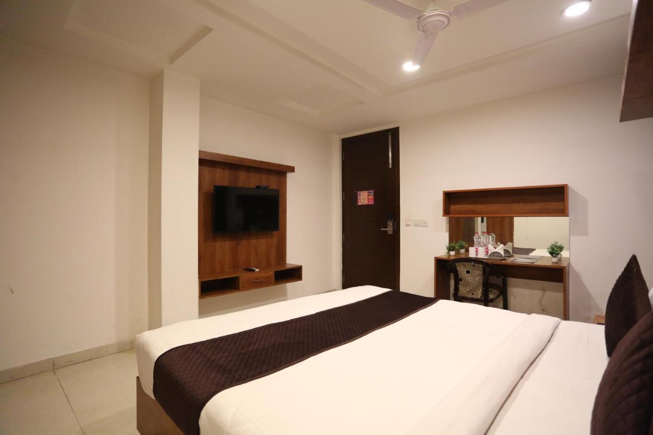 Hotel Sm Suits Near Delhi Airport-Unit By Grand Urban Luxury Nuova Delhi Esterno foto