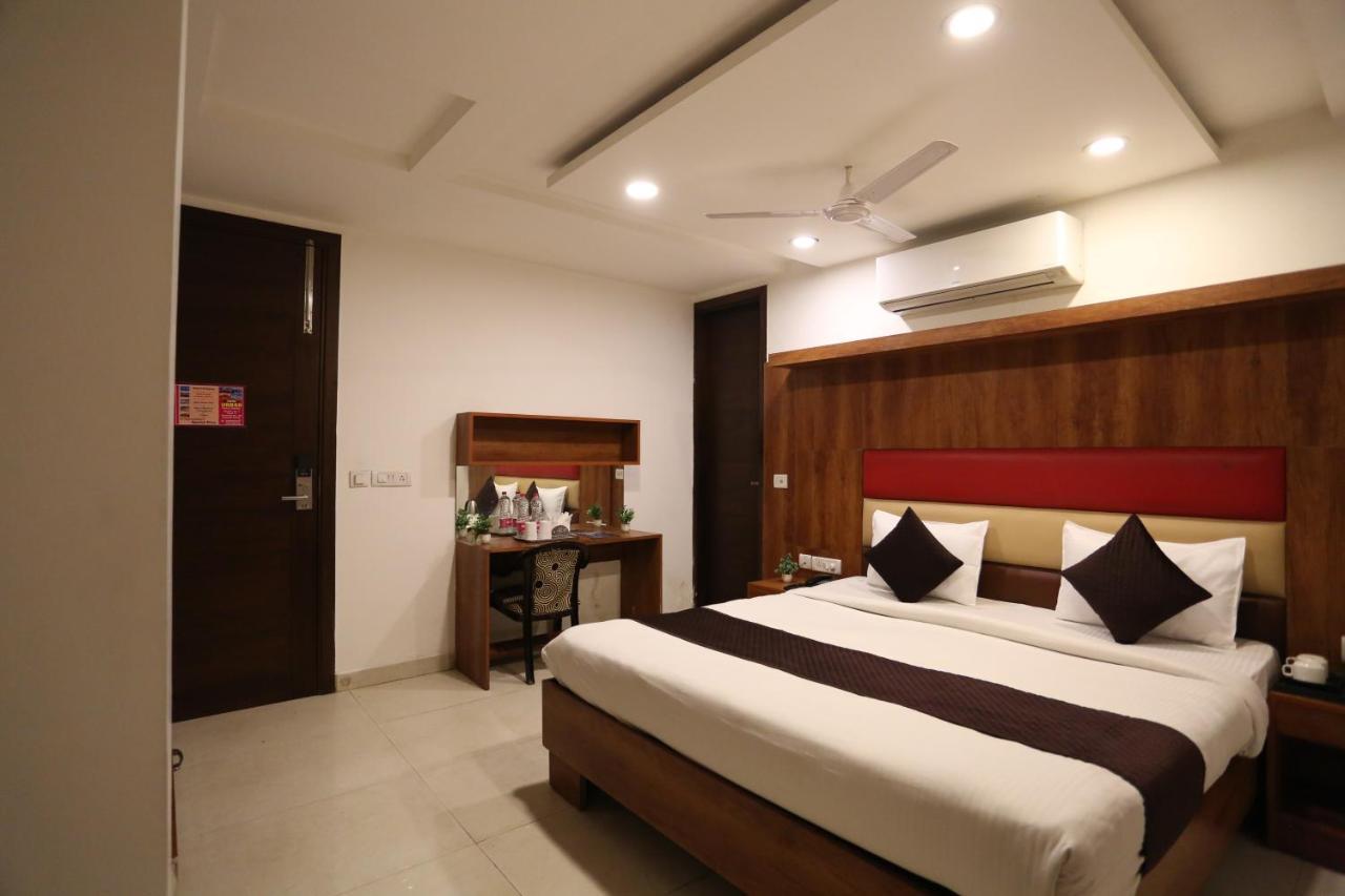 Hotel Sm Suits Near Delhi Airport-Unit By Grand Urban Luxury Nuova Delhi Esterno foto