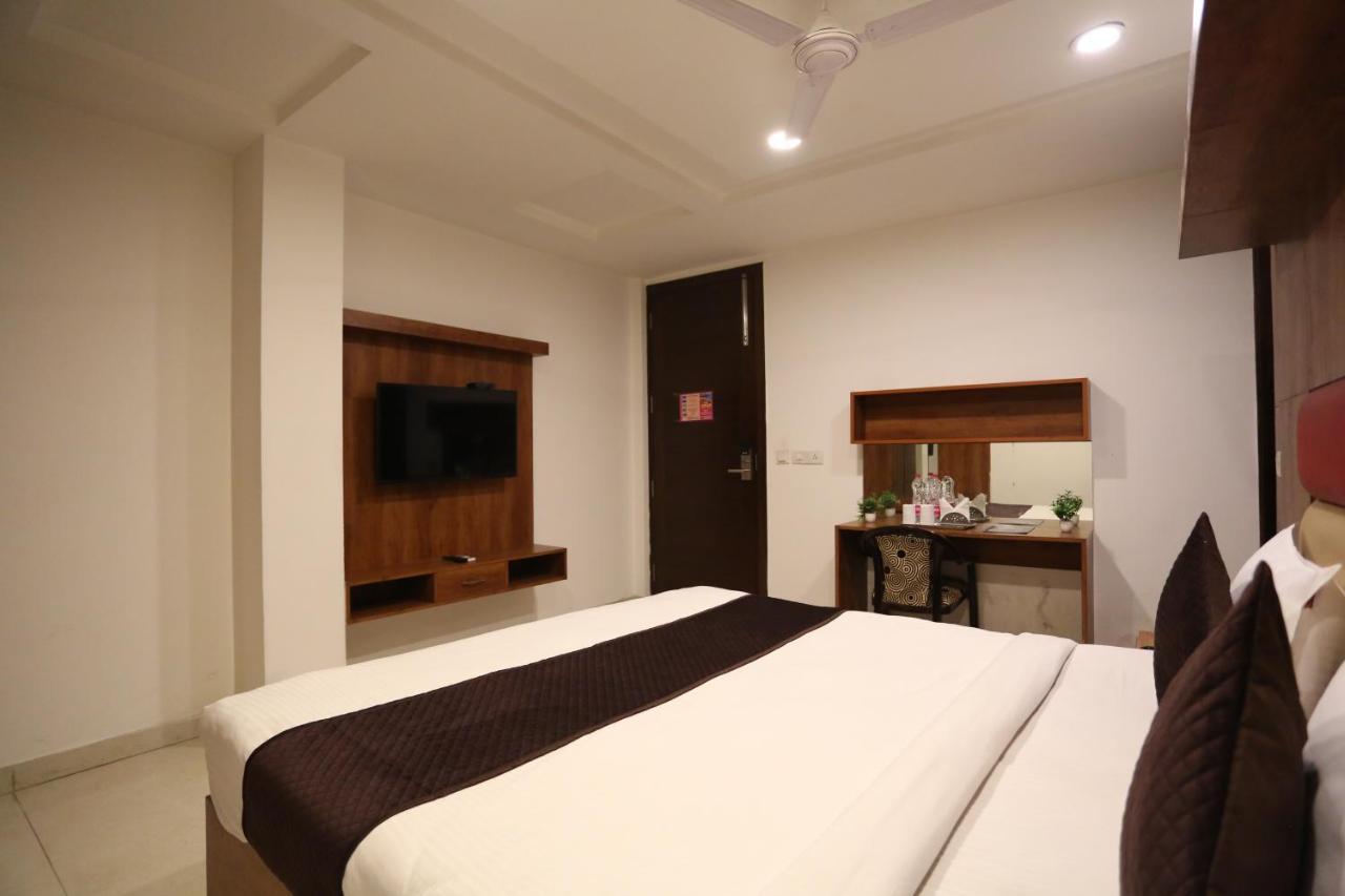 Hotel Sm Suits Near Delhi Airport-Unit By Grand Urban Luxury Nuova Delhi Esterno foto