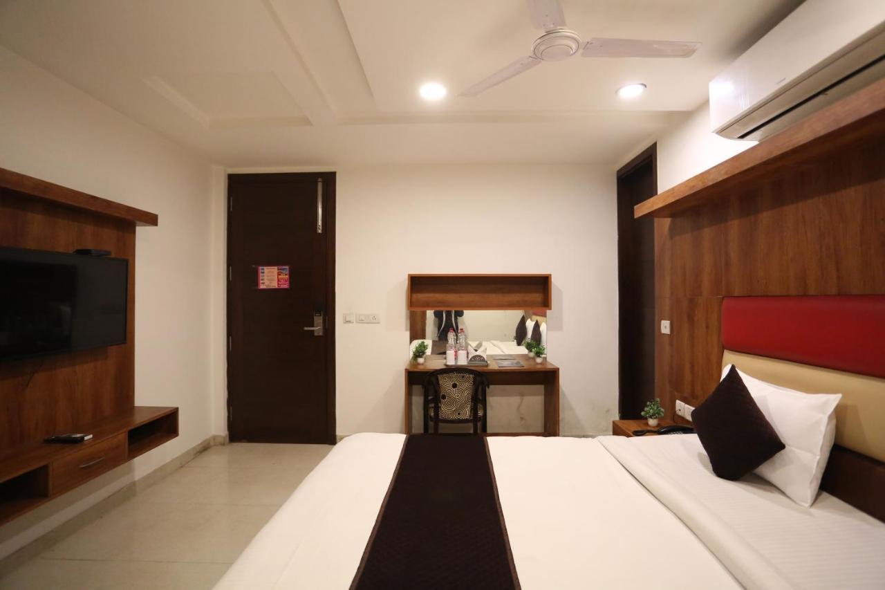 Hotel Sm Suits Near Delhi Airport-Unit By Grand Urban Luxury Nuova Delhi Esterno foto