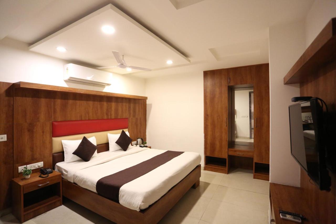 Hotel Sm Suits Near Delhi Airport-Unit By Grand Urban Luxury Nuova Delhi Esterno foto