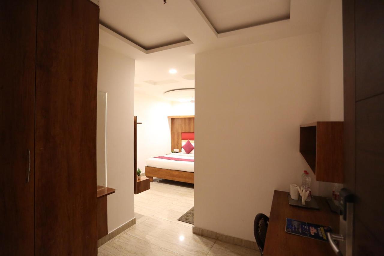 Hotel Sm Suits Near Delhi Airport-Unit By Grand Urban Luxury Nuova Delhi Esterno foto