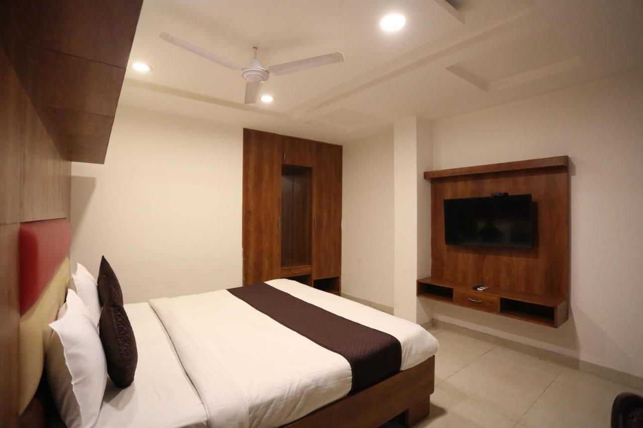 Hotel Sm Suits Near Delhi Airport-Unit By Grand Urban Luxury Nuova Delhi Esterno foto